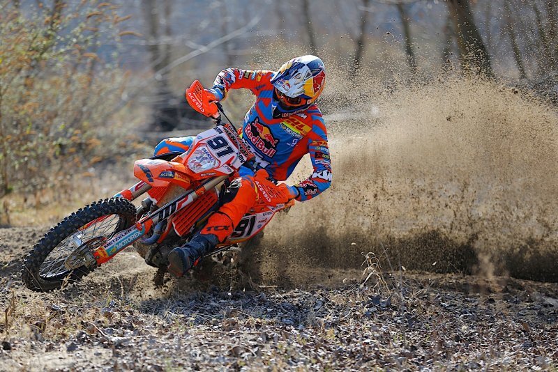 ktm-enduro-racing-team-is-ready-for-2017-season-116363_1.jpg
